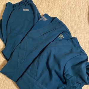 Grey’s Anatomy scrub set w/2 tops and 1 pant